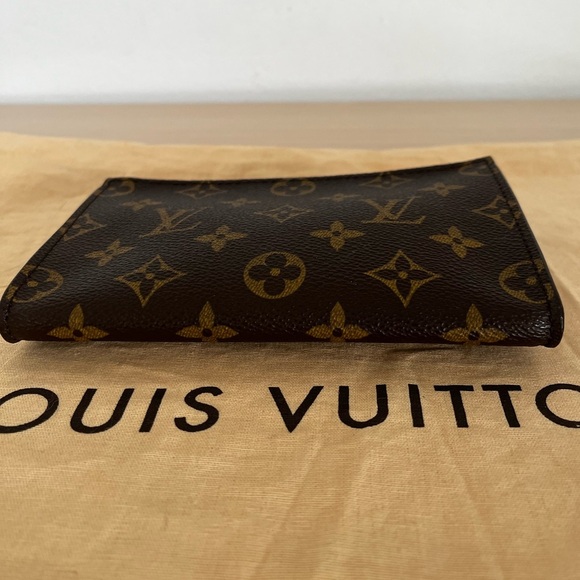Louis Vuitton Monogram Mini Pouchette with Wristlet Chain and unbrand crossbody - Picture 9 of 16